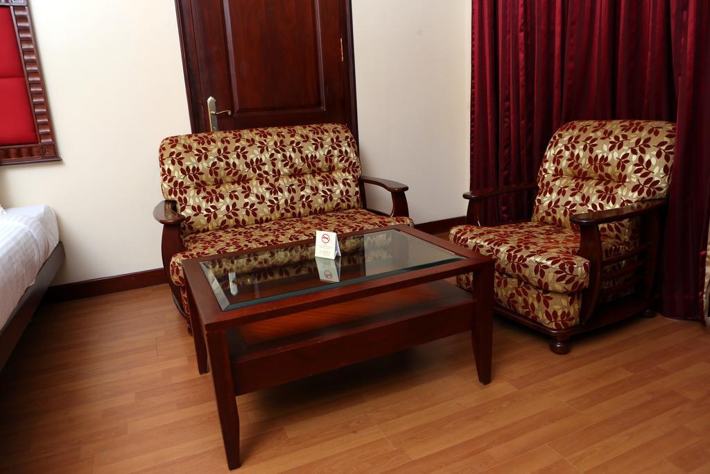 Joys Palace Hotel Thrissur Экстерьер фото