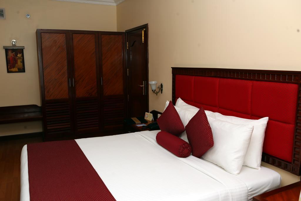 Joys Palace Hotel Thrissur Экстерьер фото