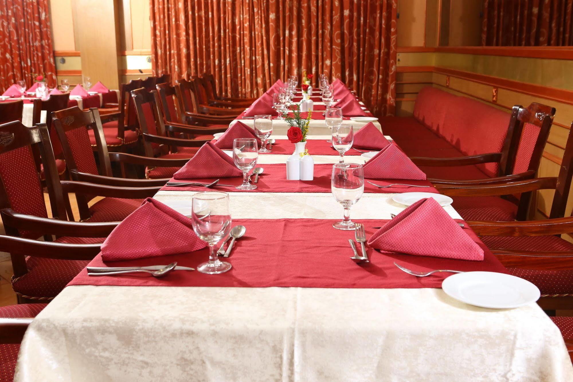 Joys Palace Hotel Thrissur Экстерьер фото