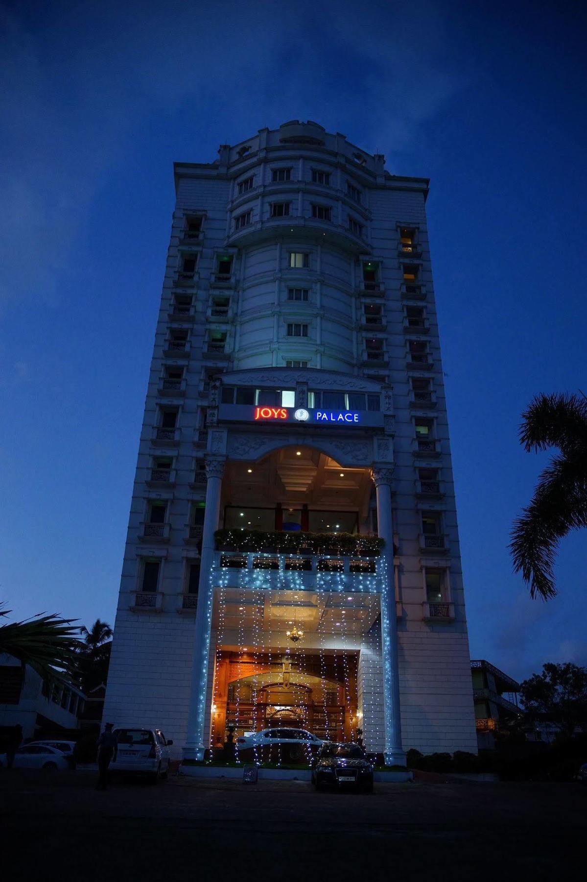 Joys Palace Hotel Thrissur Экстерьер фото