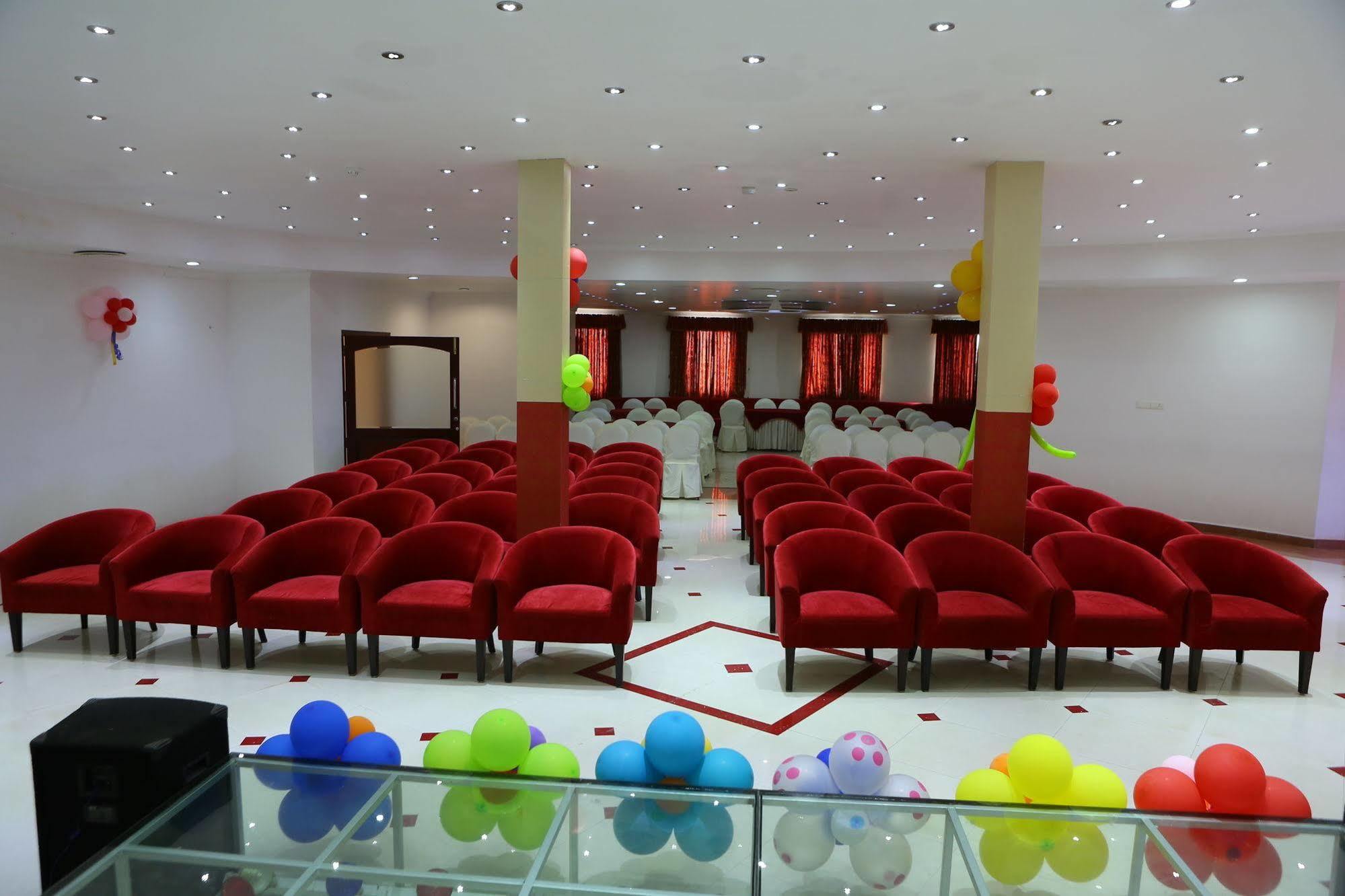 Joys Palace Hotel Thrissur Экстерьер фото