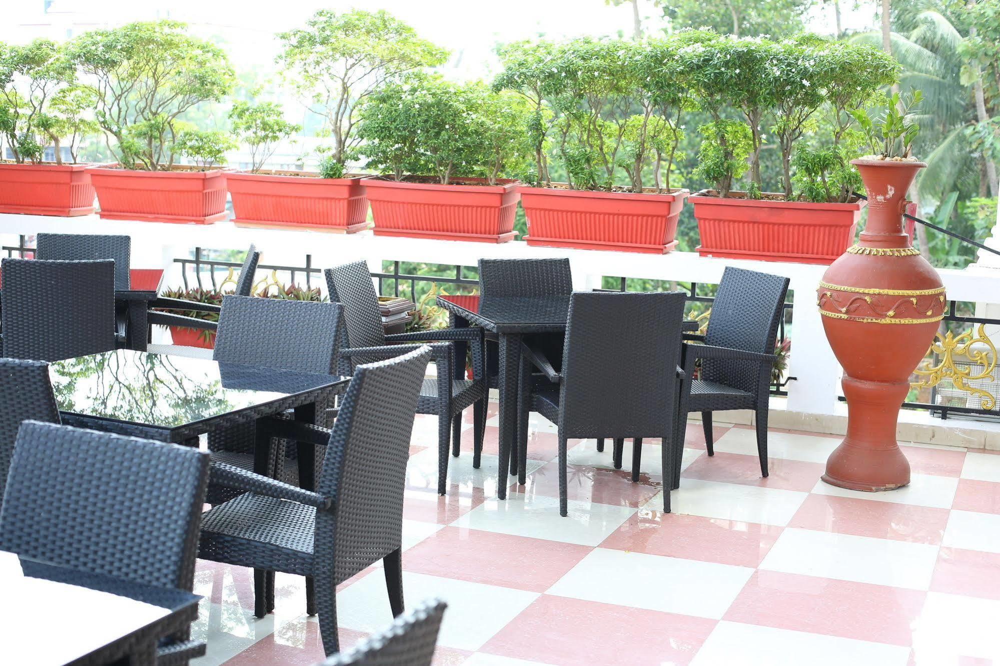 Joys Palace Hotel Thrissur Экстерьер фото