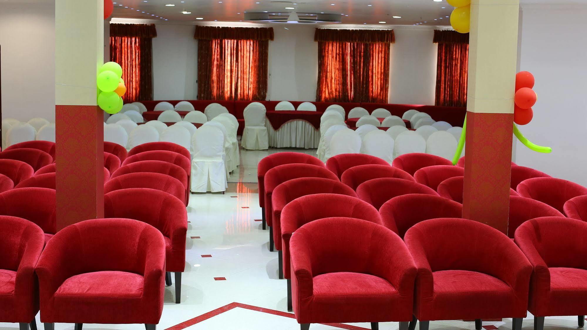 Joys Palace Hotel Thrissur Экстерьер фото