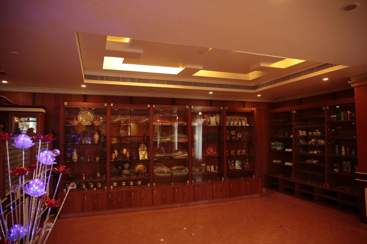 Joys Palace Hotel Thrissur Экстерьер фото
