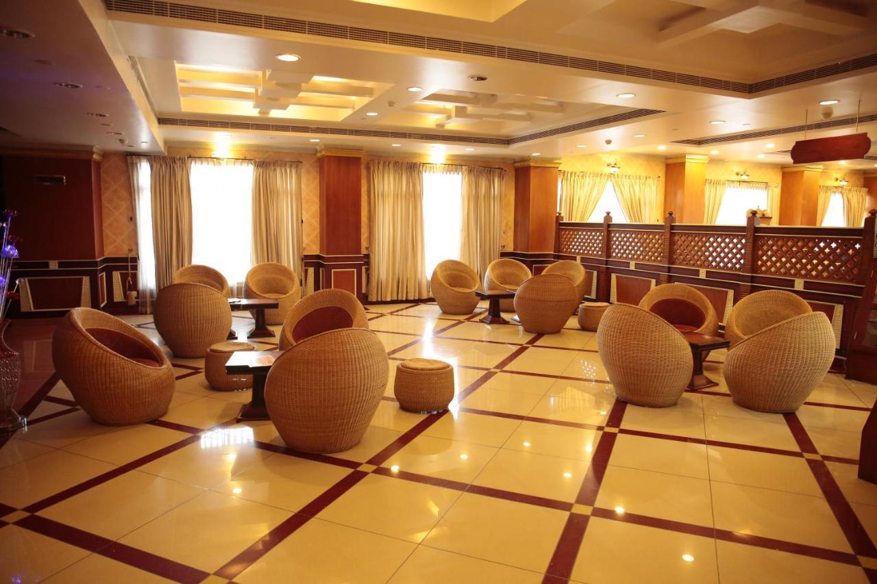 Joys Palace Hotel Thrissur Экстерьер фото