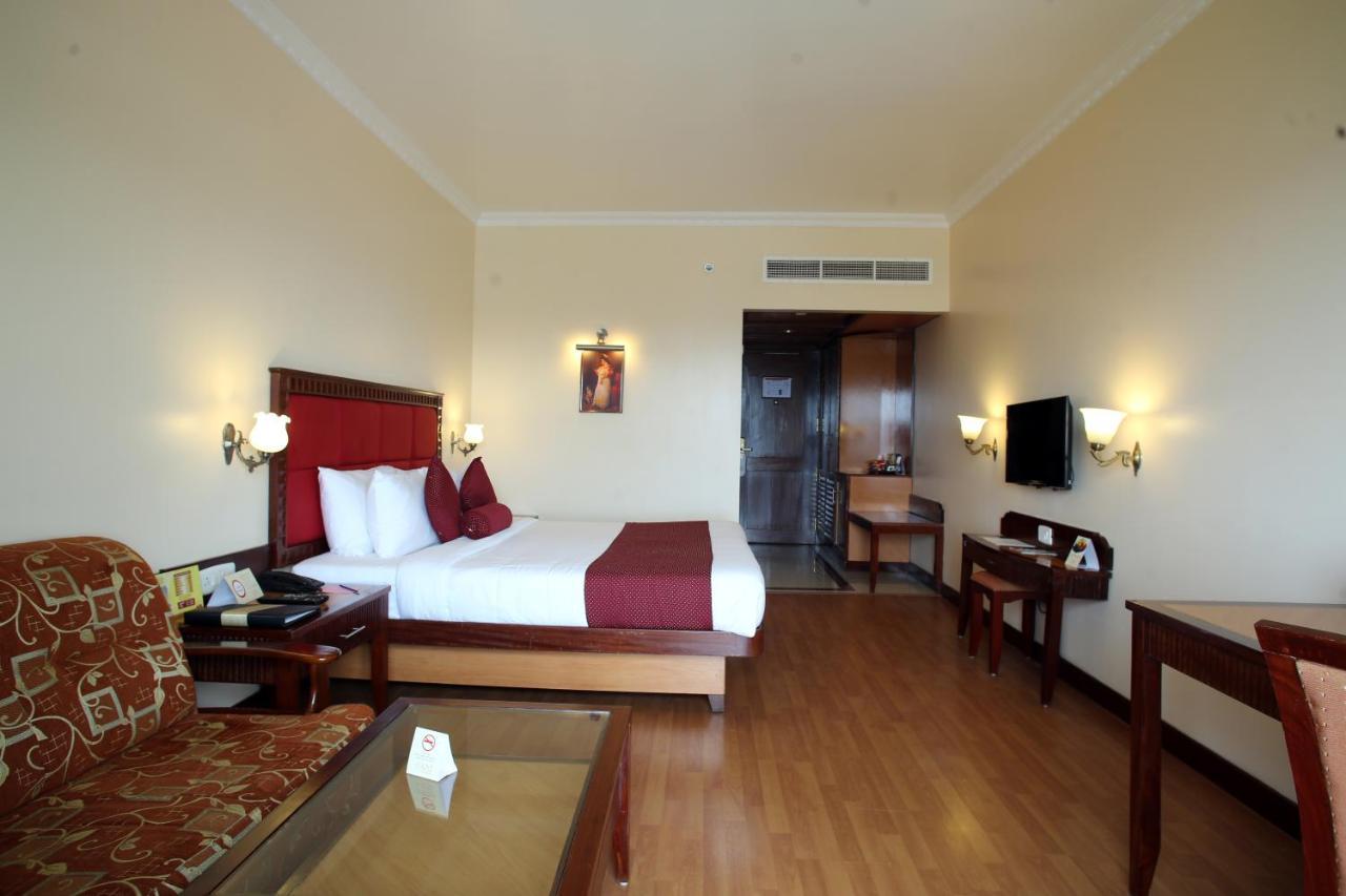Joys Palace Hotel Thrissur Экстерьер фото