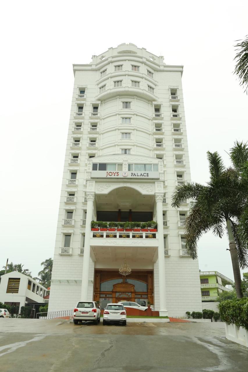 Joys Palace Hotel Thrissur Экстерьер фото