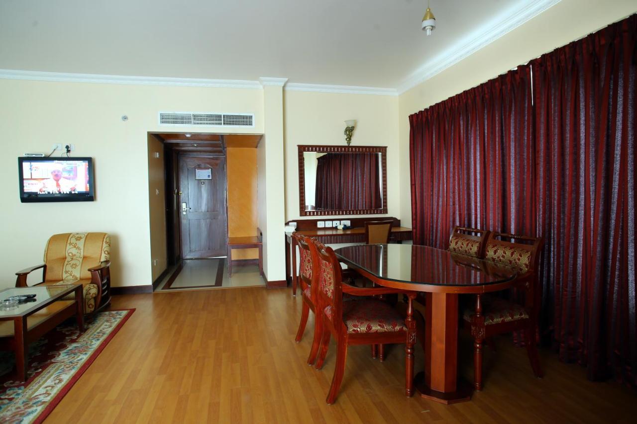 Joys Palace Hotel Thrissur Экстерьер фото
