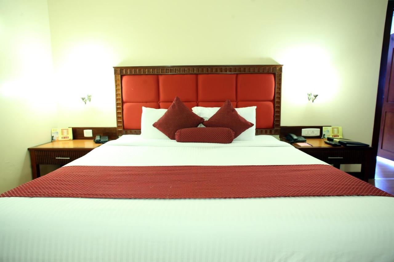 Joys Palace Hotel Thrissur Экстерьер фото